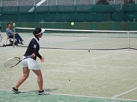 女子テニス試合風景